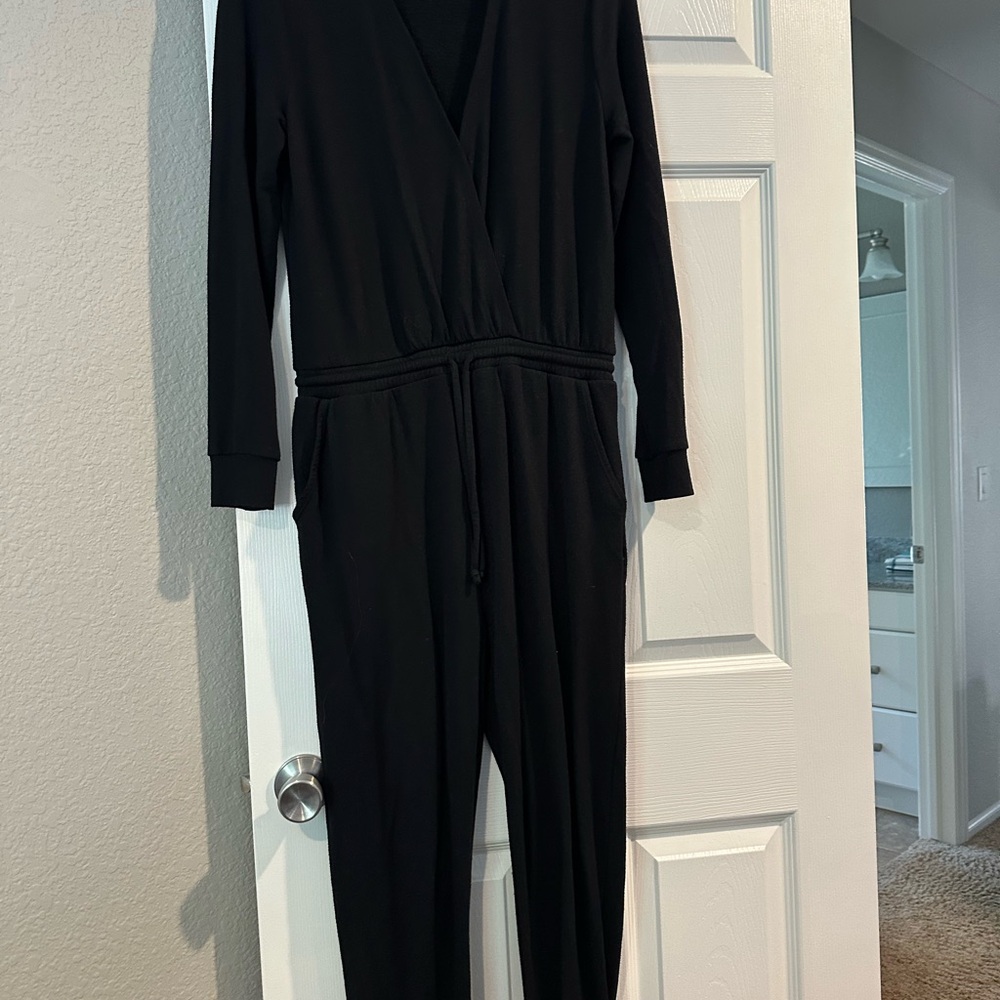 Beyond Yoga Black V-Neck Top